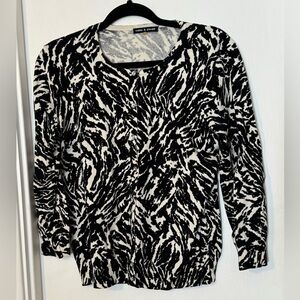 Cable & Gauge Black and White Patterned Cardigan size medium